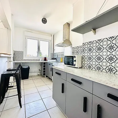 Centre-ville - 2 - 4p - Parking Apartment *