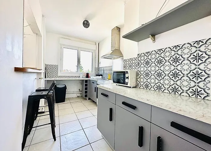 Centre-ville - 2 - 4p - Parking 公寓 *